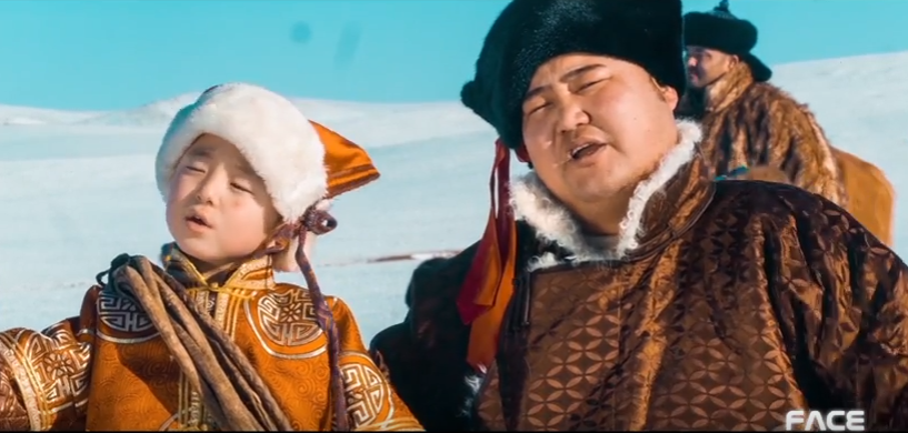 Э.Төрмандах Өсөхөө хүүтэй хамтран “Аархал” дуугаа шинэчлэн дуулжээ /Бичлэг/